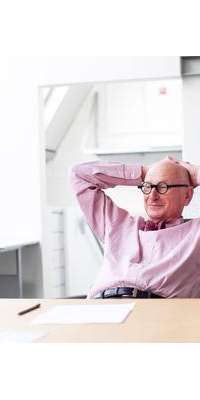Wally Olins, British business consultancy and public relations executive, dies at age 83